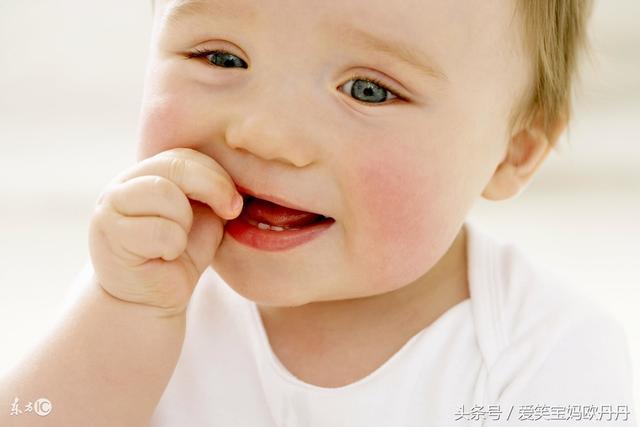 宝宝长牙期间，千万别吃这3类食物，容易构成龋齿，造成牙齿畸形
