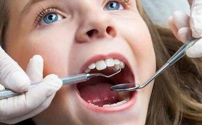 宝宝长大龅牙是什么原因造成的？原来是因为这个！